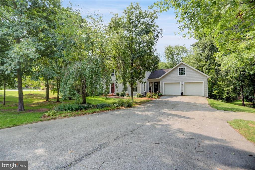 Fletcher Dr, Greencastle, PA 17225
