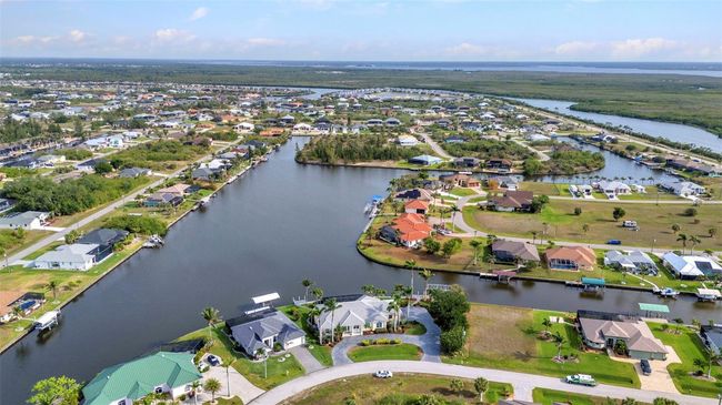 15490 Seafoam Cir, House other with 3 bedrooms, 3 bathrooms and null parking in PORT CHARLOTTE FL | Image 75