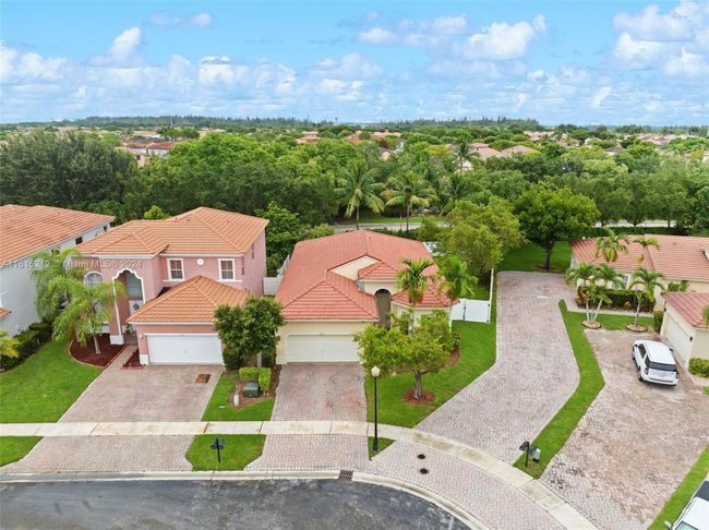 1107 Ne 37th Pl, House other with 5 bedrooms, 3 bathrooms and null parking in Homestead FL | Image 2