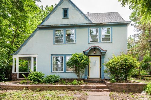 1711 Fairchild Ave, Manhattan, KS, 66502-4037 | Card Image