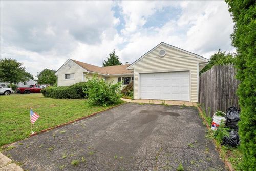 49 Cheshire Rd, Bethpage, NY, 11714-1124 | Card Image