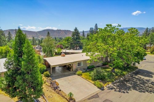 1004 Park Pl, Yreka, CA, 96097-2242 | Card Image