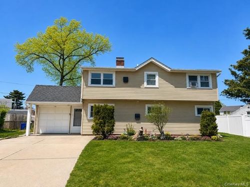 176 Kingfisher Rd, Levittown, NY, 11756-2142 | Card Image