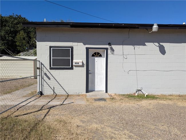 410 E Willis St, House other with 2 bedrooms, 1 bathrooms and null parking in Odem TX | Image 6