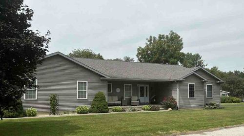 302 S Walnut St, Colfax, IL, 61728-8950 | Card Image