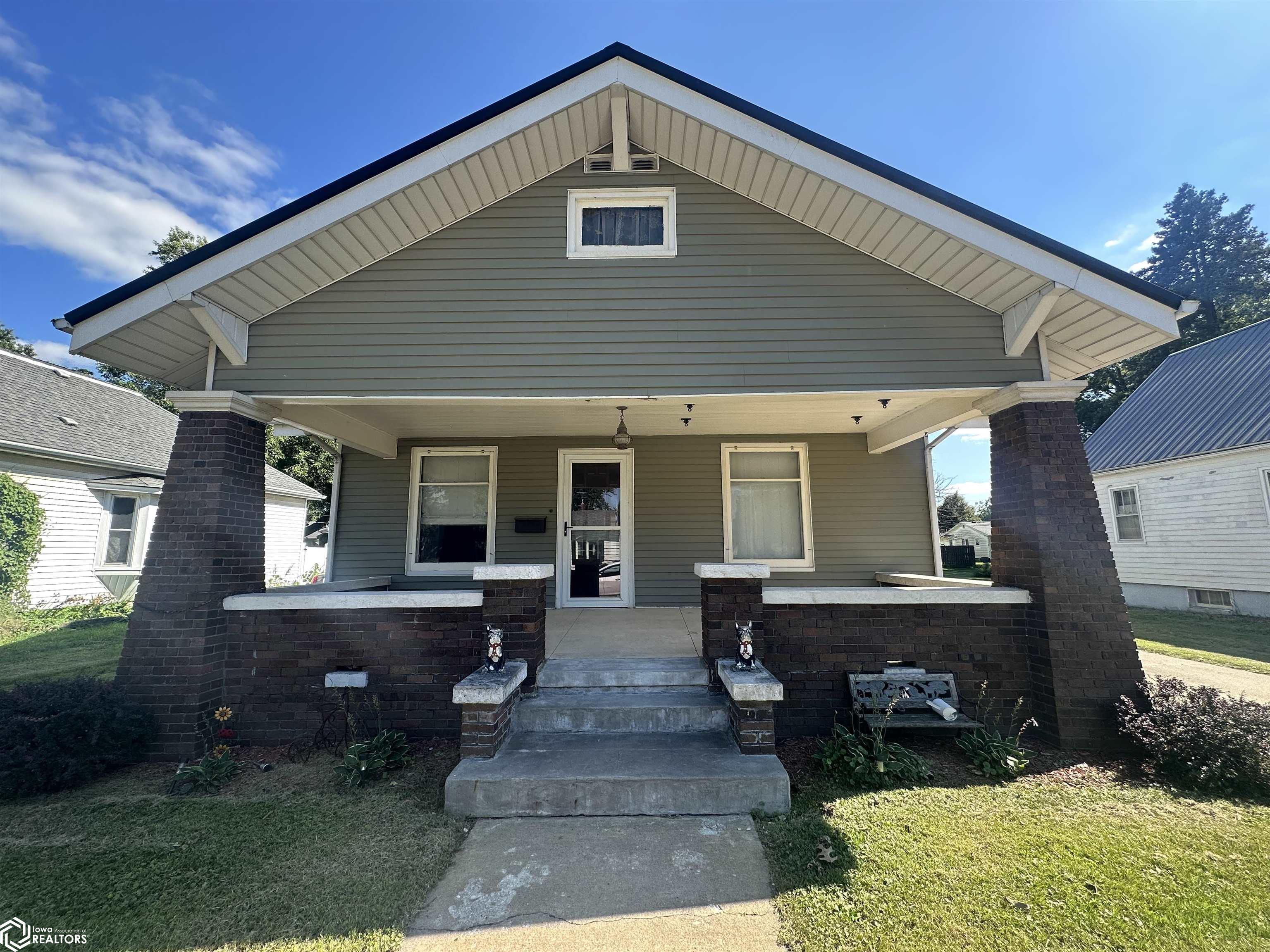Main St, New London, IA 52645