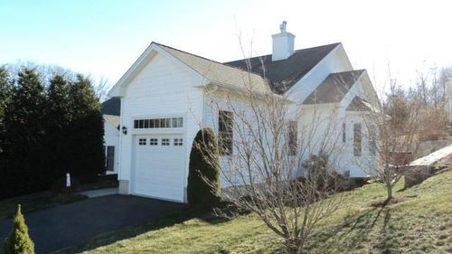 5-5 Pondview Cir, Beacon Falls, CT, 06403-1048 | Card Image