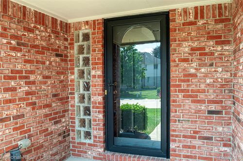 52921 Paint Creek Dr, Macomb, MI, 48042-2963 | Card Image