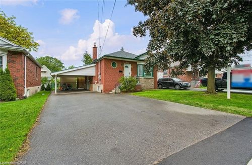 upper-245 E 32nd St, Hamilton, ON, L8V3S3 | Card Image
