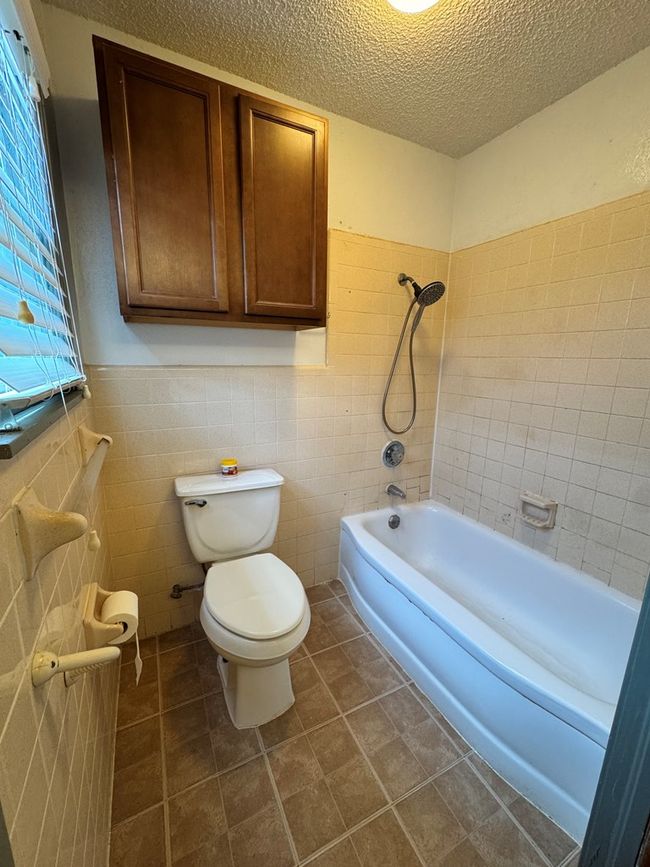 2203 40 Th St, House other with 3 bedrooms, 1 bathrooms and 2 parking in Snyder TX | Image 11
