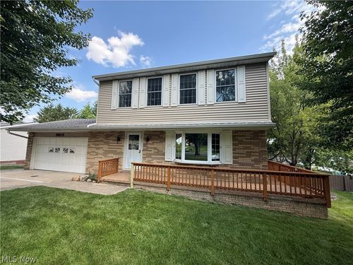 9812 Vienna Drive, Parma, OH, 44134 | Card Image