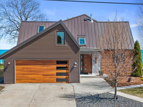 2533 Lakeshore Dr, Sheboygan, WI, 53081-6349 | Card Image