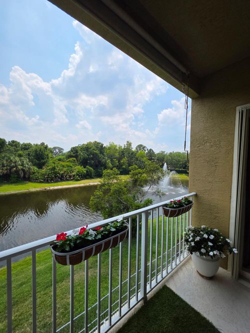 204-1560 Se Hampshire Way, Stuart, FL, 34994-5770 | Card Image