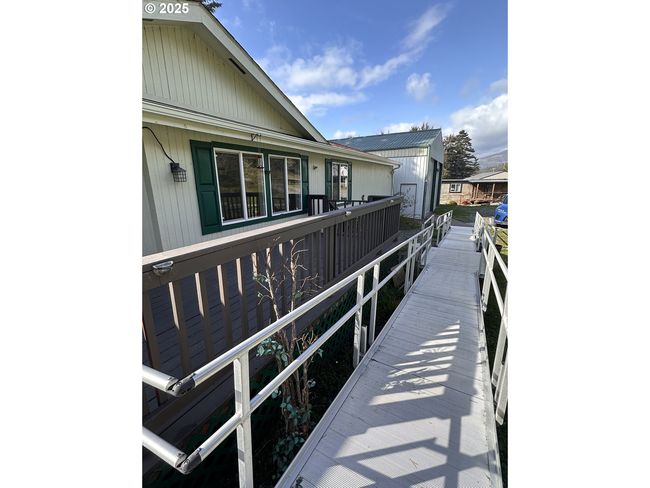34112 Ophir Rd, House other with 3 bedrooms, 2 bathrooms and 2 parking in Gold Beach OR | Image 4