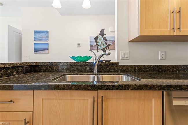 Granite counters | Image 8