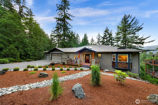 Another view of the front of the home | Image 37