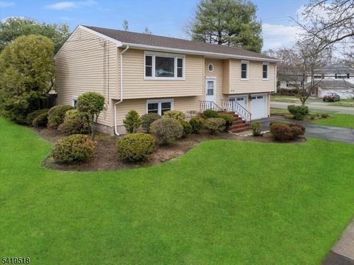 41 Ackerman Ave, Saddle Brook, NJ, 07663-4801 | Card Image