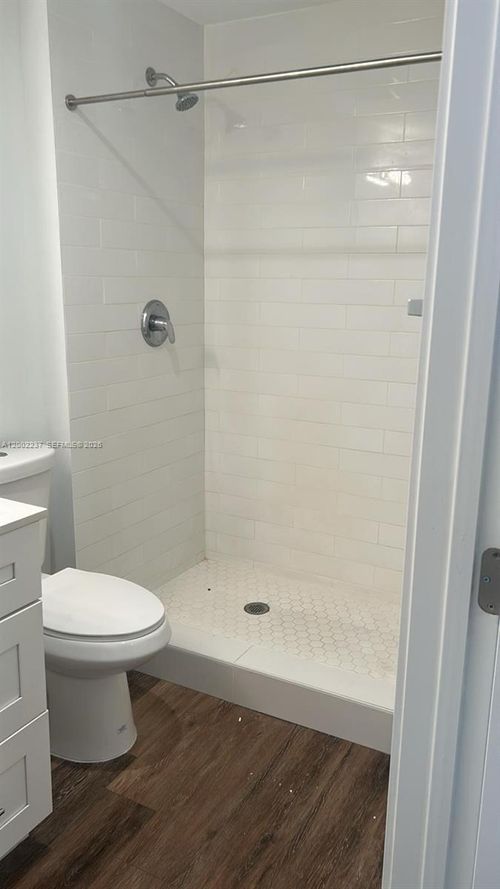 17-141 Nw 16th Ave, Miami, FL, 33125-5516 | Card Image