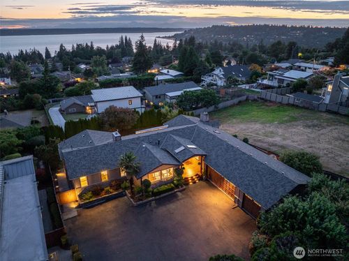 18631 2nd Ave Sw, Normandy Park, WA, 98166-4009 | Card Image