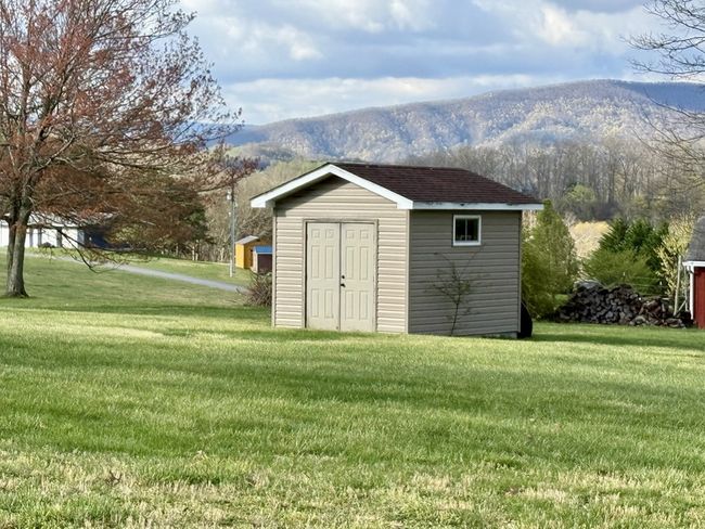 186 Summit Dr, Home with 3 bedrooms, 2 bathrooms and null parking in Peterstown WV | Image 21