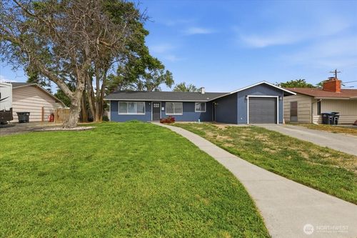 262 N Earl Rd, Moses Lake, WA, 98837-1404 | Card Image