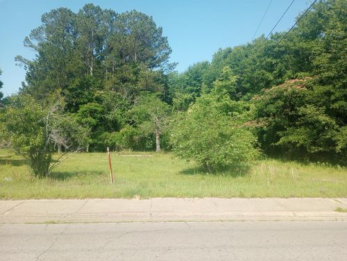 704 Martin Luther King Jr Ave, Sandersville, GA, 31082-2801 | Card Image