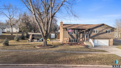 904 E 11th St Street, Dell Rapids, SD, 57022 | Card Image