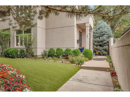 560 Josephine St, Denver, CO, 80206-4211 | Card Image