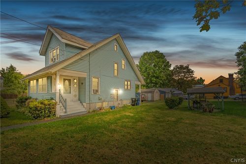 627 W Newell St, Syracuse, NY, 13205-1725 | Card Image