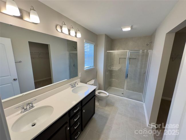 Bathroom Suite | Image 16