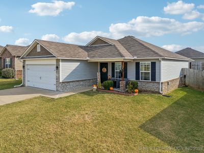 5934 E 146th Place S, House other with 3 bedrooms, 2 bathrooms and null parking in Bixby OK | Image 2