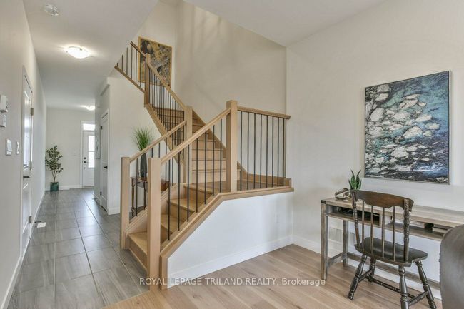 6713 Hayward Dr, House attached with 3 bedrooms, 3 bathrooms and 1 parking in London ON | Image 6