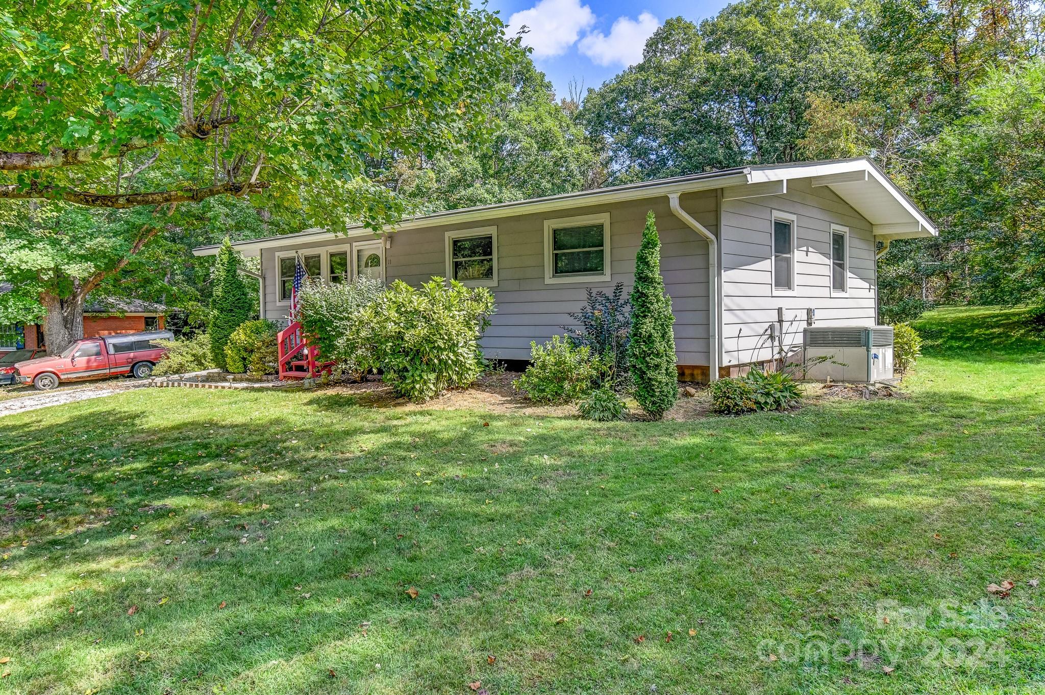 Melton Dr, Asheville, NC 28805