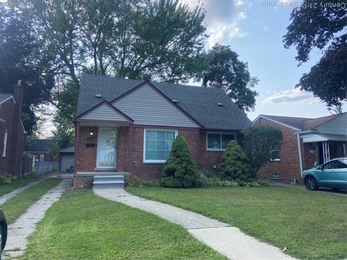 9555 Arcola St, Livonia, MI, 48150-3201 | Card Image