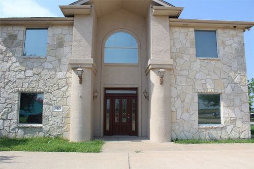 310 W Murray St, Manor, TX, 78653-3877 | Card Image