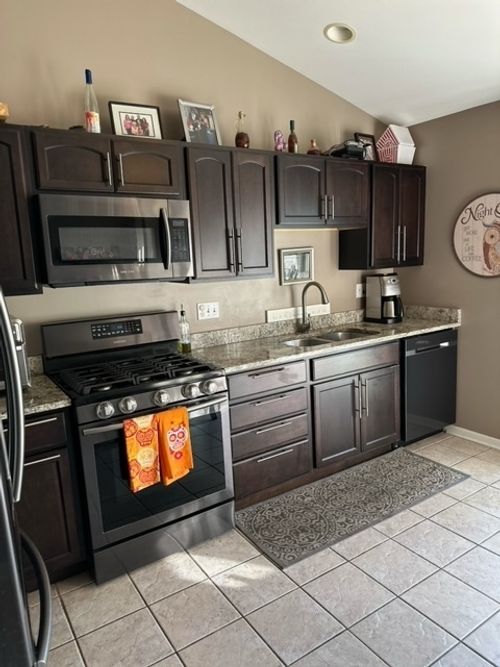 777 Stonewall Ct, Schaumburg, IL, 60173-1900 | Card Image