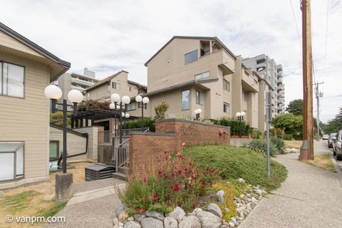 208-1363 Clyde Ave, West Vancouver, BC, V7T2W9 | Card Image