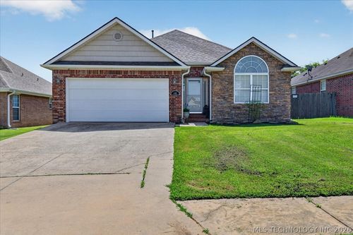 446 Debell Ave, Bartlesville, OK, 74006-1520 | Card Image