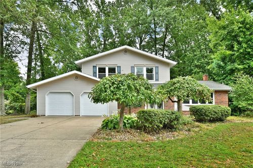 580 Burning Oaks Dr Ne, Warren, OH, 44484-2102 | Card Image