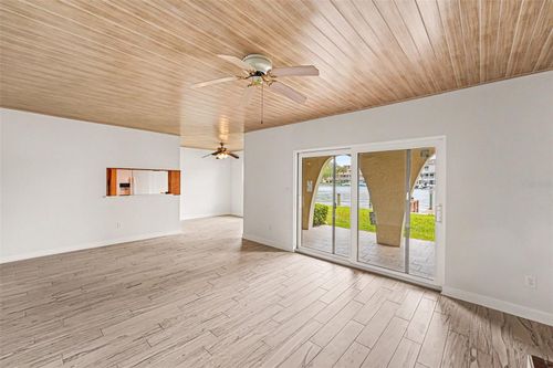 85-546 Plaza Seville Ct, TREASURE ISLAND, FL, 33706-1222 | Card Image