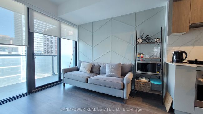 607 - 161 Roehampton Ave, Condo with 2 bedrooms, 1 bathrooms and null parking in Toronto ON | Image 12