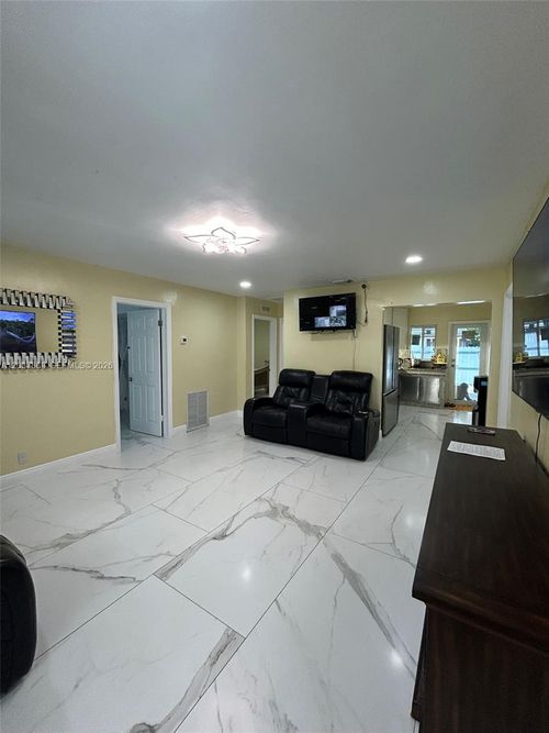 1-5157 Ne 5th Ave, Oakland Park, FL, 33334-2462 | Card Image