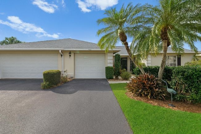 7460 W Country Club Dr N, House other with 2 bedrooms, 2 bathrooms and null parking in Sarasota FL | Image 4