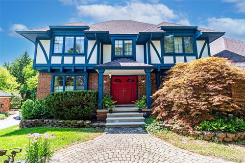 22577 Shadowglen Dr, Farmington Hills, MI, 48335-3652 | Card Image