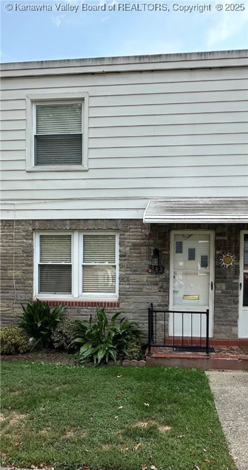 243 Kenna Dr, South Charleston, WV, 25309-2643 | Card Image