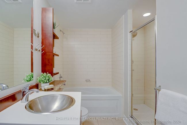 703 - 5 Mariner Terr, Condo with 3 bedrooms, 2 bathrooms and 1 parking in Toronto ON | Image 15