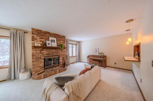 85 121st Ave Nw, Coon Rapids, MN, 55448-2600 | Card Image