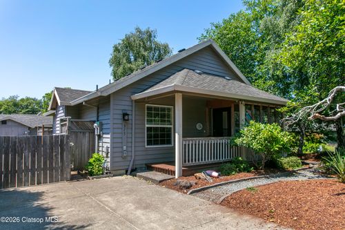 375 N Neptune Street, Rockaway Beach, OR, 97136 | Card Image