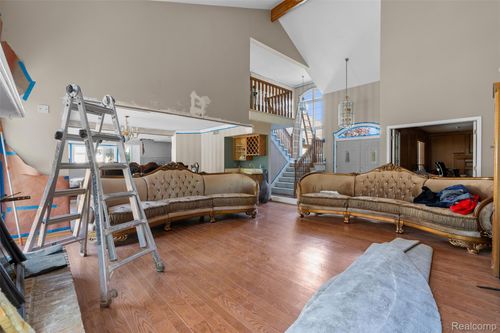 9039 Oakridge Trl, Shelby Township, MI, 48317-1823 | Card Image