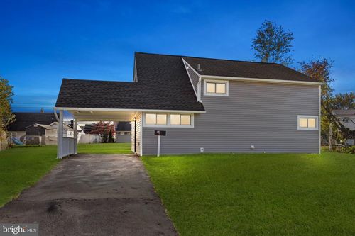 12 Inlet Rd, LEVITTOWN, PA, 19057-2711 | Card Image